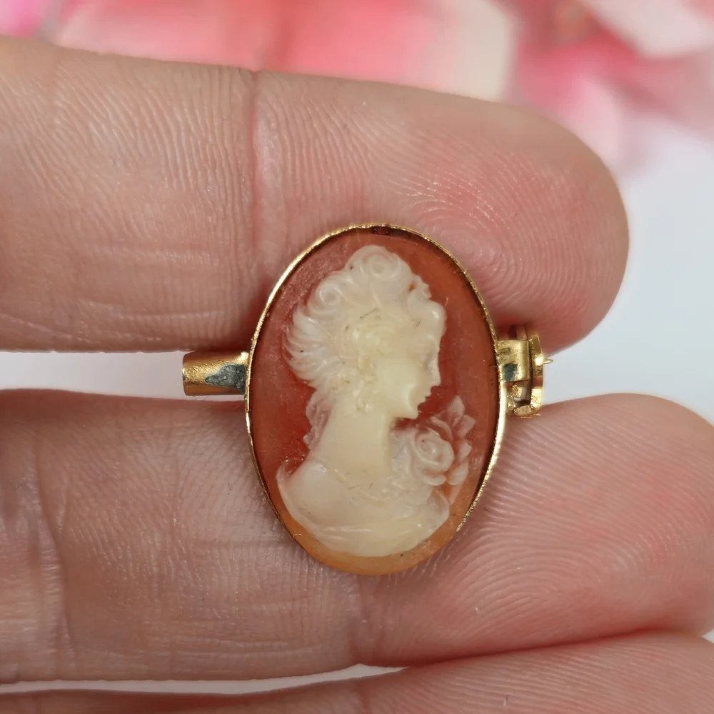Vintage Cameo Lady & Flower Gold Tone Brooch